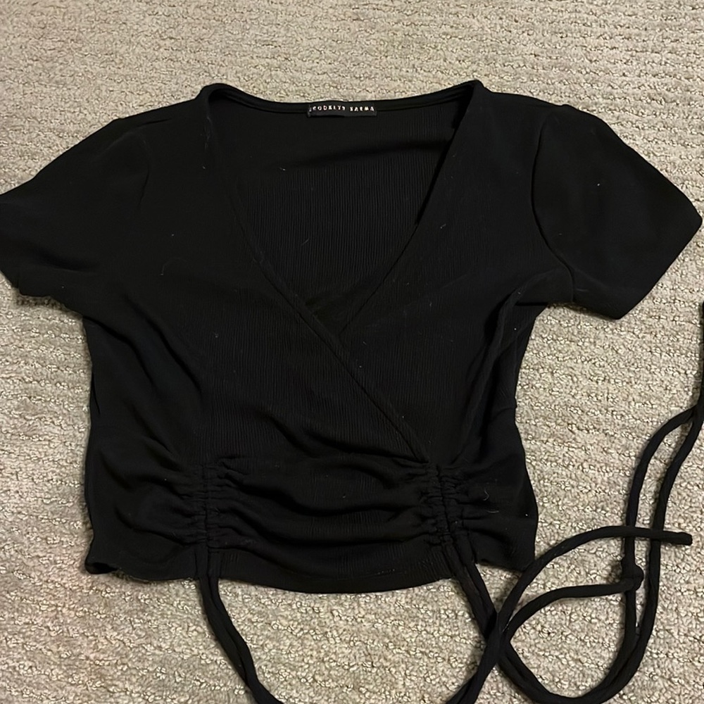 Black short sleeve crop top
